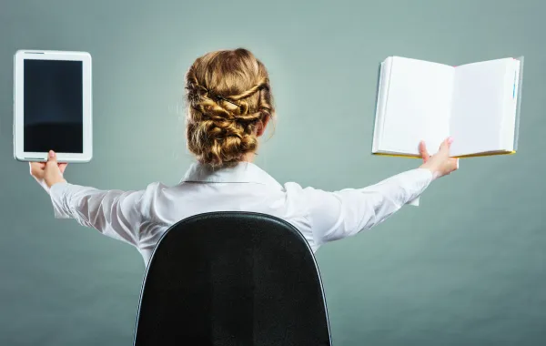 Cărți creștine PDF versus tipărite: Care este alegerea potrivită pentru tine?